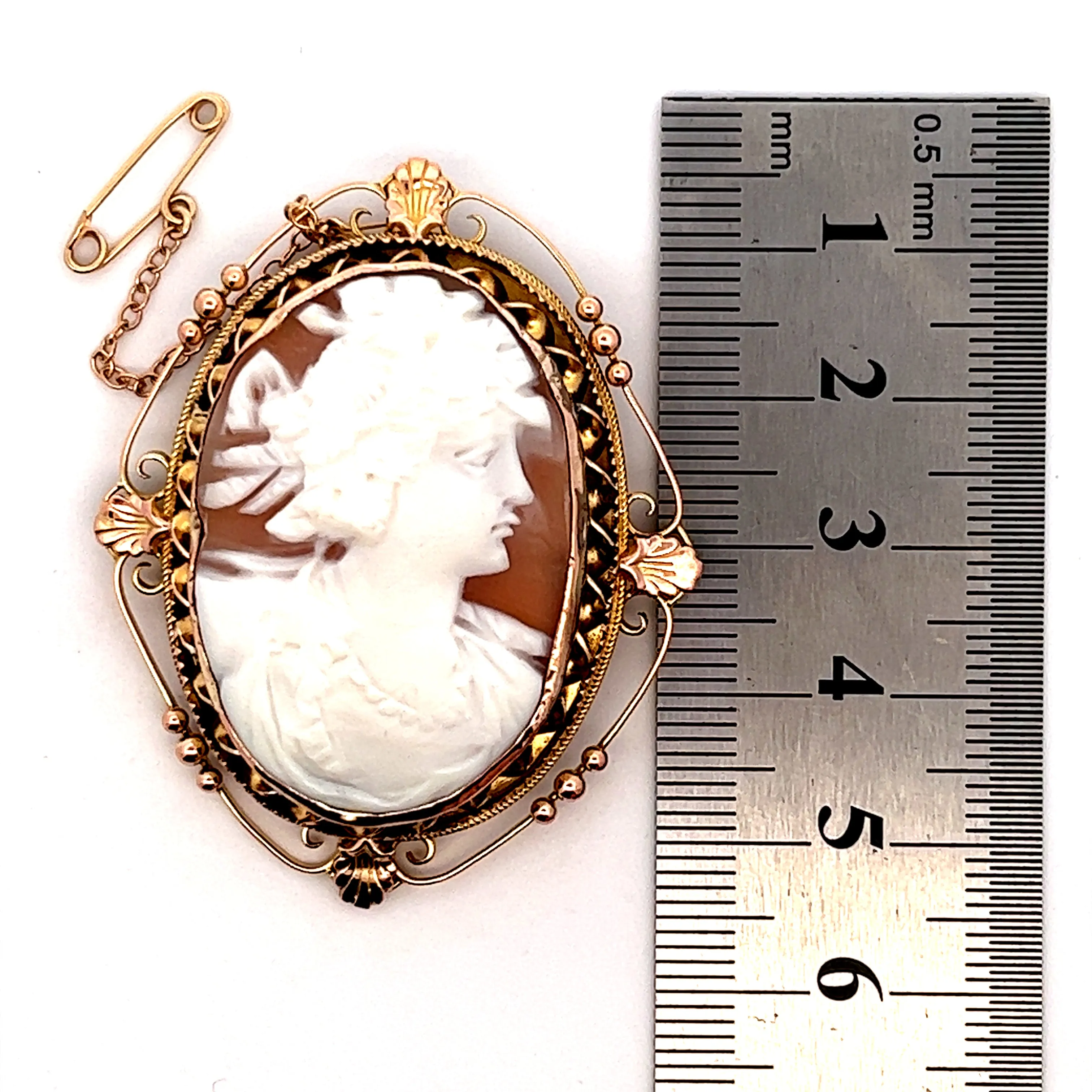 Cameo 9ct Yellow Gold Vintage Brooch