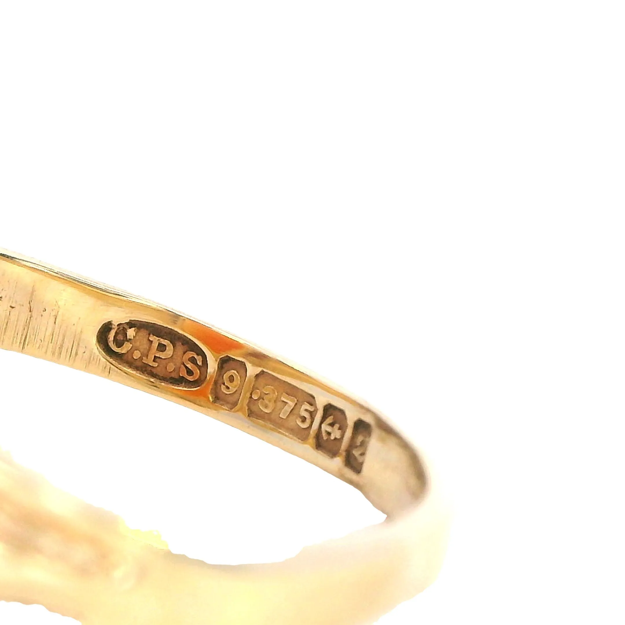 Timeless 9ct Yellow Gold Cameo Ring - A Touch of Vintage Elegance