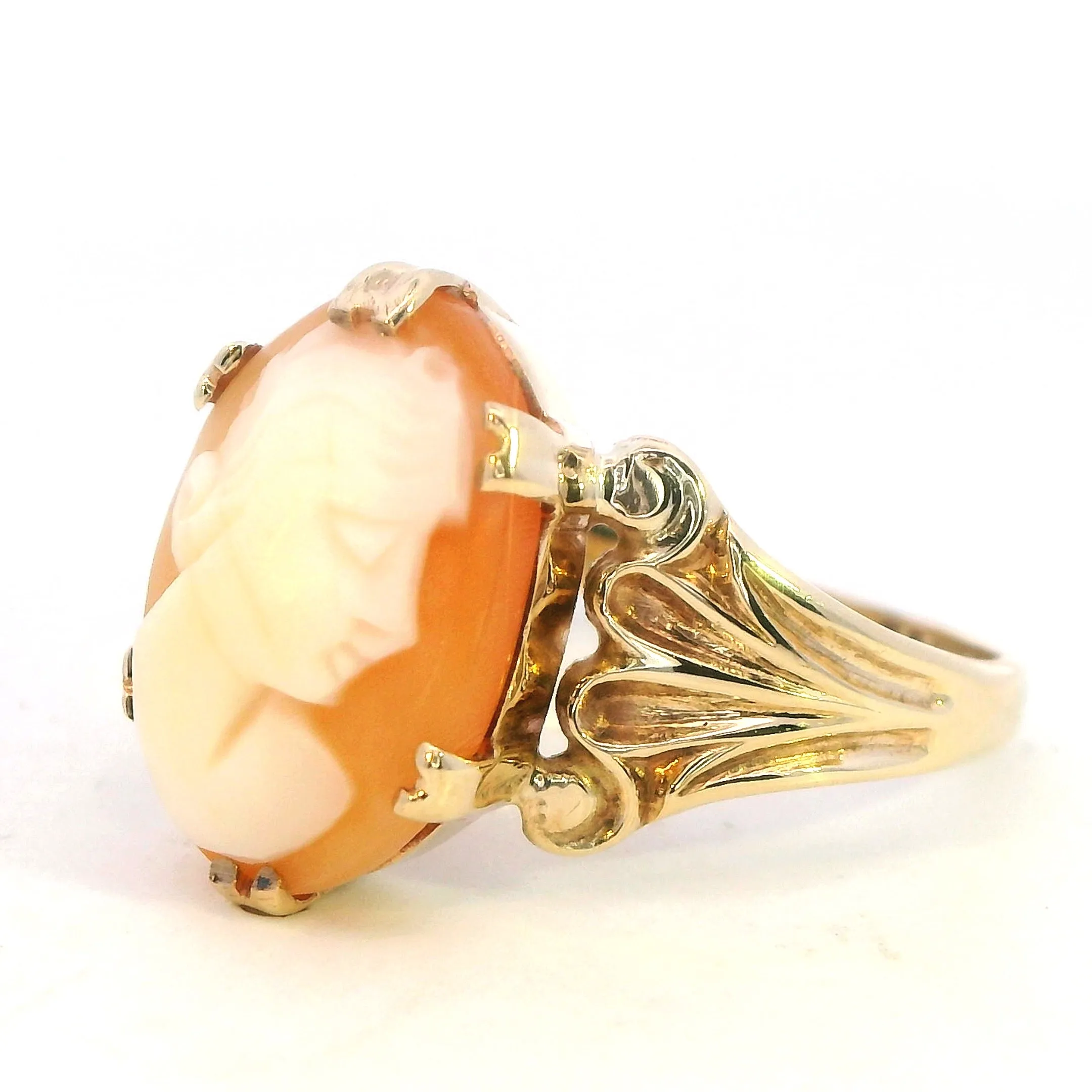 Timeless 9ct Yellow Gold Cameo Ring - A Touch of Vintage Elegance