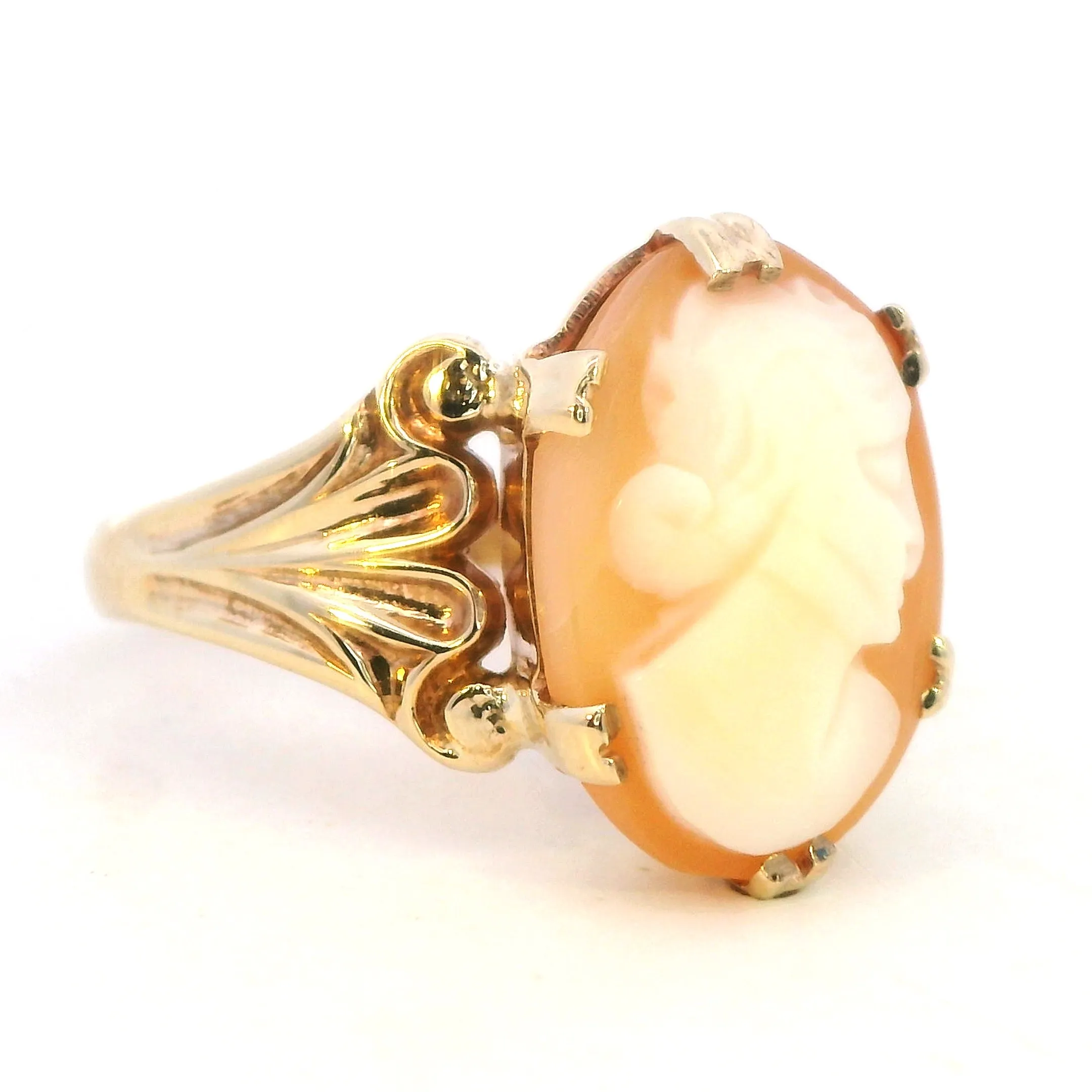 Timeless 9ct Yellow Gold Cameo Ring - A Touch of Vintage Elegance