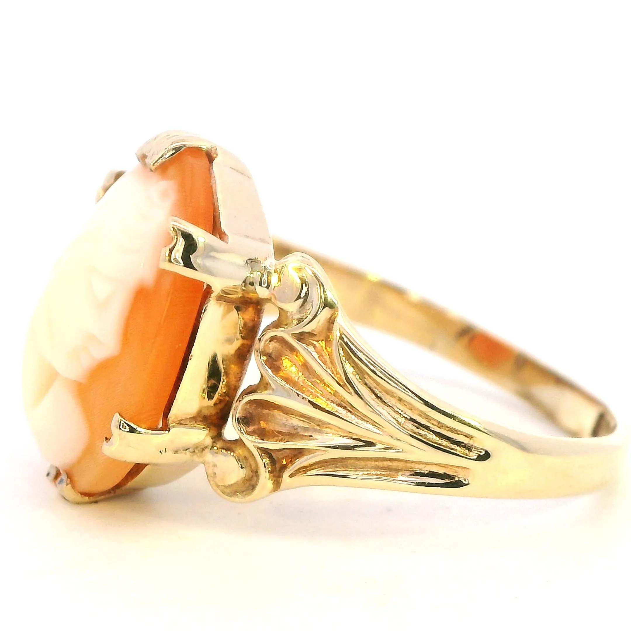 Timeless 9ct Yellow Gold Cameo Ring - A Touch of Vintage Elegance