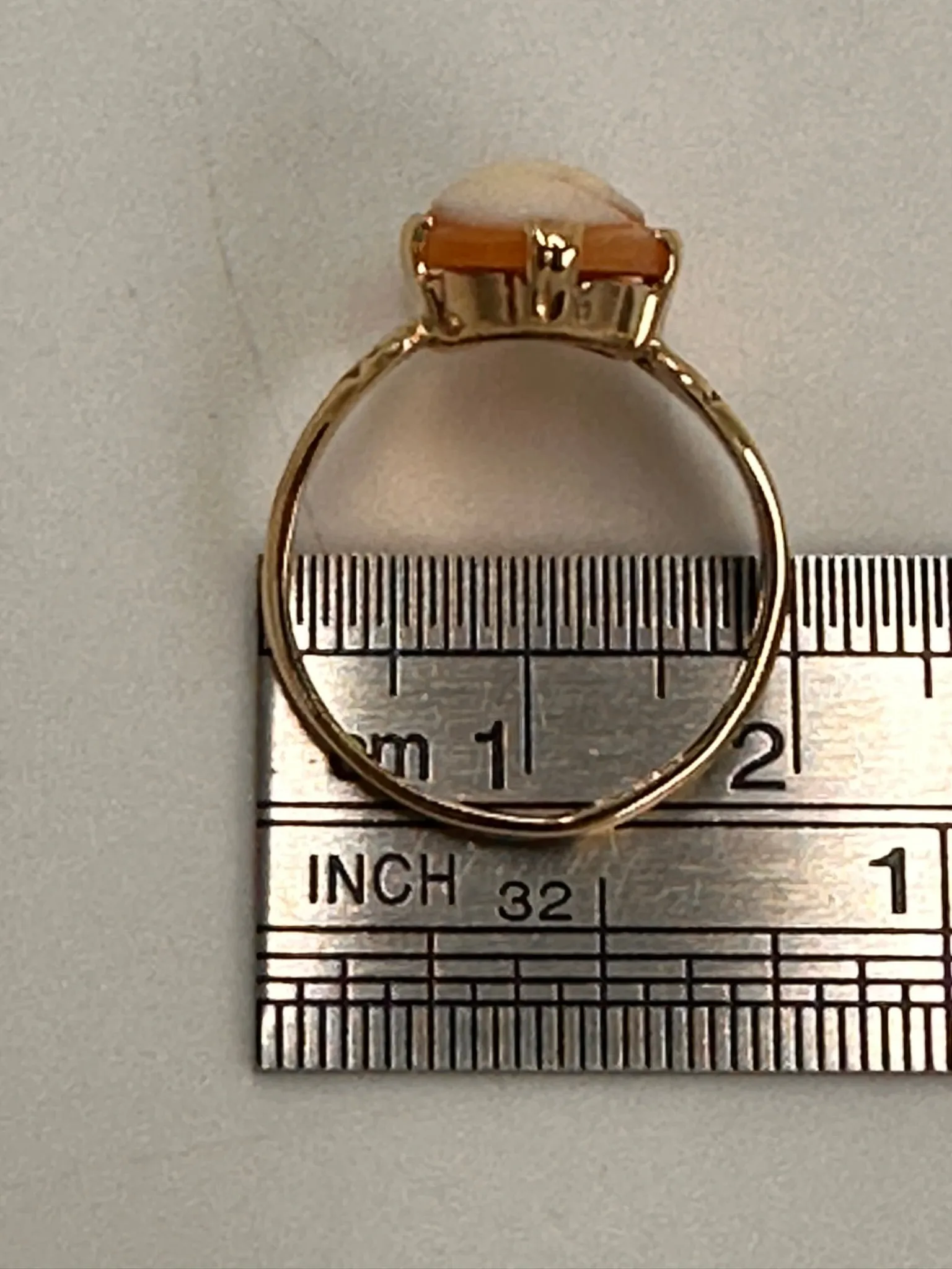 Timeless 9ct Yellow Gold Cameo Ring - A Touch of Vintage Elegance