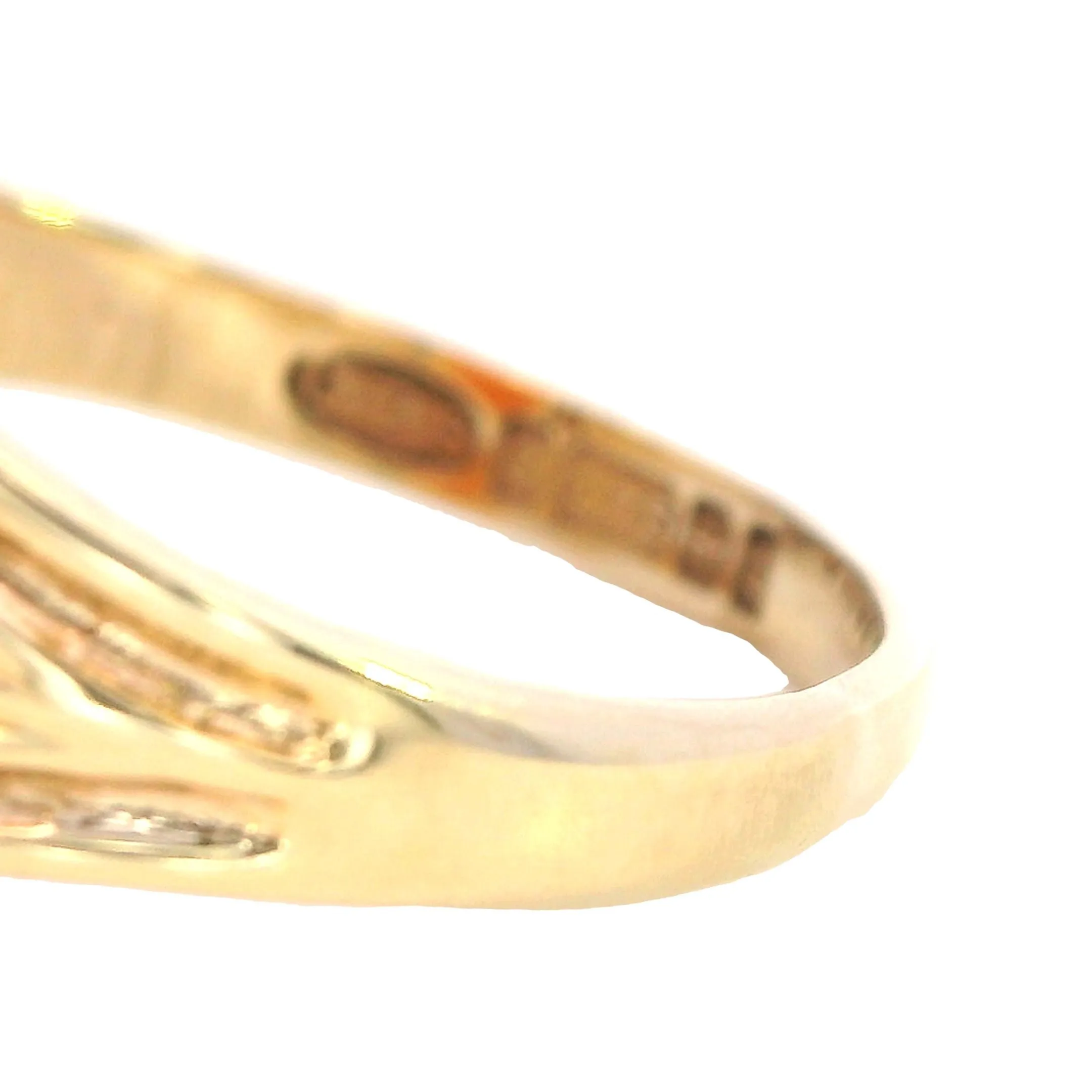 Timeless 9ct Yellow Gold Cameo Ring - A Touch of Vintage Elegance