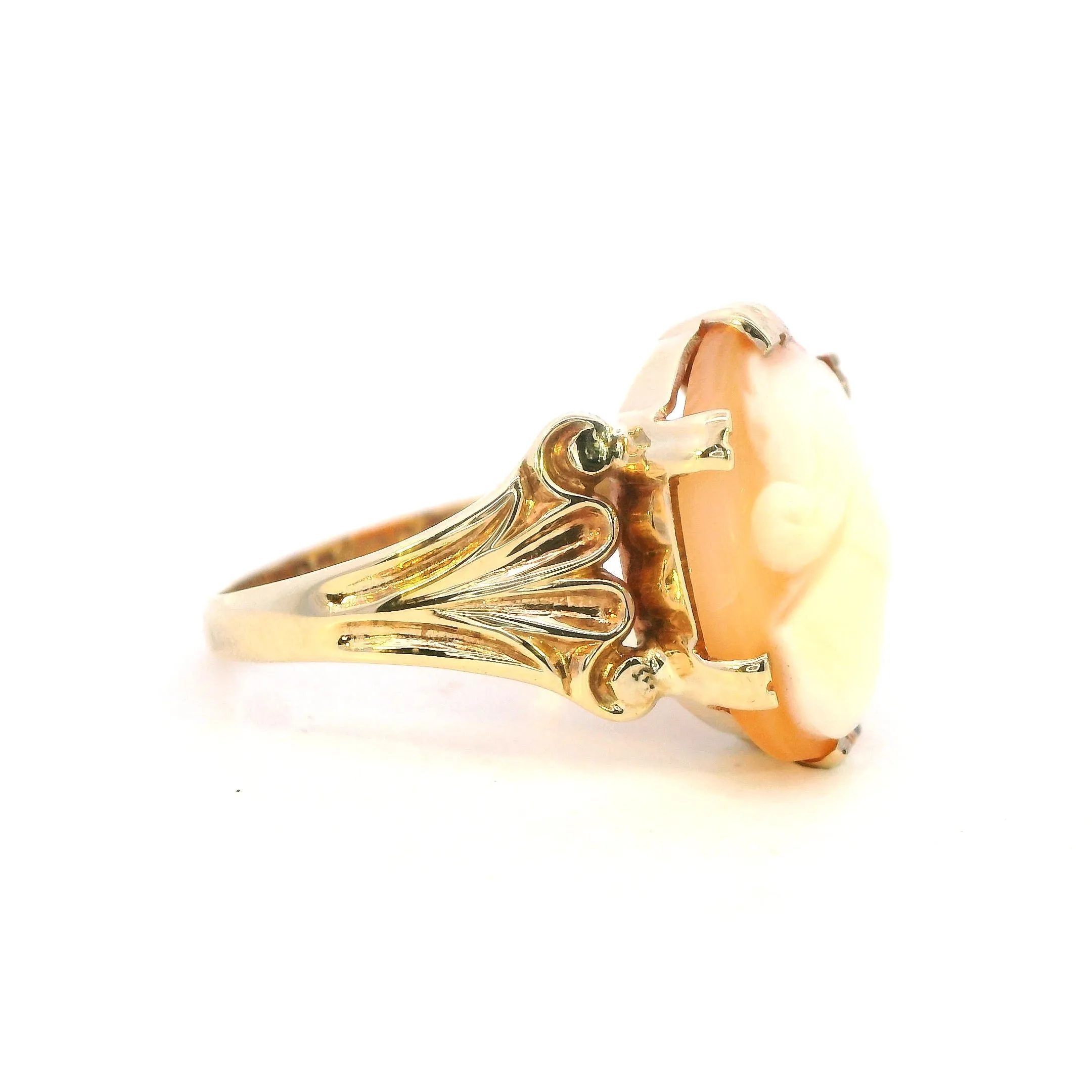 Timeless 9ct Yellow Gold Cameo Ring - A Touch of Vintage Elegance